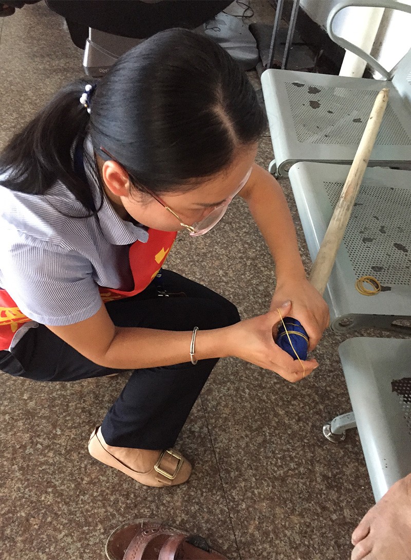 為旅客制作特殊的拐杖2.jpg